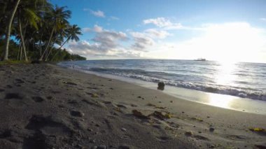 Filipinler 'in Negros adasında gün batımı.