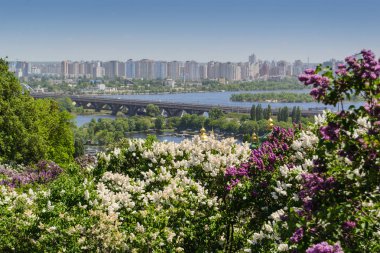 Kiev şehir manzaralı bahar