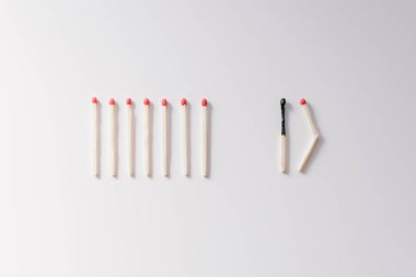 Salgın güvenliği için sosyal mesafe kavramı. Salgını önlemek için mesafeyi koruyun..