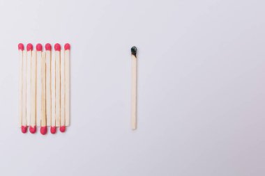 Salgın güvenliği için sosyal mesafe kavramı. Salgını önlemek için mesafeyi koruyun..