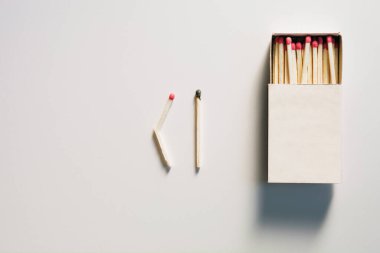 Salgın güvenliği için sosyal mesafe kavramı. Salgını önlemek için mesafeyi koruyun. Covid-19 ve Coronavirus.