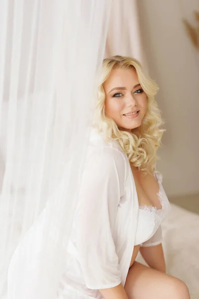 Blond Meisje Size Model Wit Lingerie Portret Bali Ochtend Bruid — Stockfoto