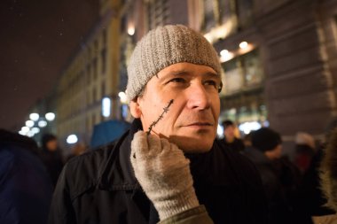 Siyasi tutuklu Ahmet pelerinle destek kazık