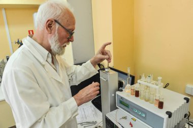  Gıda testleri için kimyasal laboratuvar.