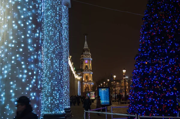 Torre de conselho de cidade em Nevsky avenida de perspectiva , — Fotografia de Stock