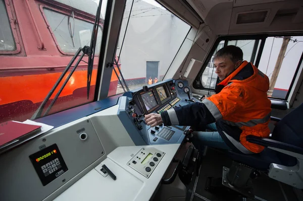 Cabina del salpicadero moderna locomotora eléctrica de alta velocidad EP-2 — Foto de Stock