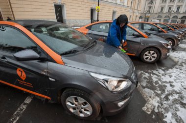 Otomobil-paylaşımı - yeni hizmet araç kiralama dakika başına açılışı