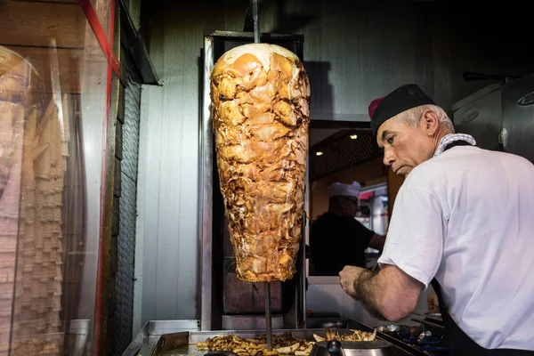 El cocinero prepara la afeitadora — Foto de Stock