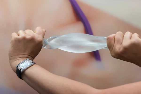 Implante de silicona senos de las mujeres — Foto de Stock