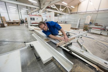 mobilya imalatı. Sunta levha işleme