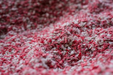 Plastik işleme tesisinde toz kırıntı renkli ve
