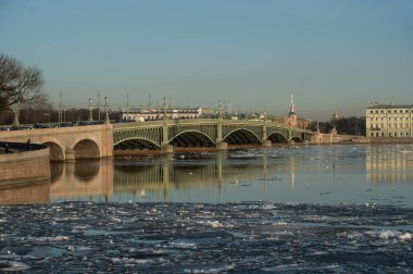Neva Troitsky köprüden
