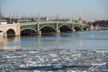 Neva Troitsky köprüden