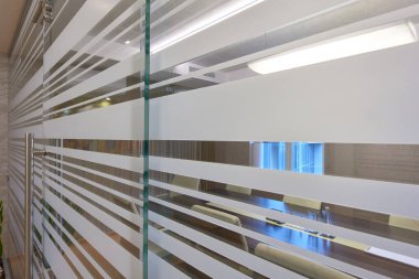 Müzakereler ve iş toplantıları için yeni ofis