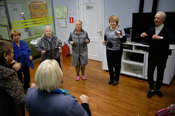 ロシアのサンクトペテルブルク 9月26 2018 高齢者の昼間の滞在のための社会的な自治体の家 楽しいイベントだ ダンス ラウンドダンス — ストック写真