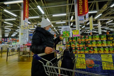 Coronavirüs salgını sırasında süpermarket Covid-19