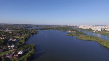 quadrocopter Nehri; Nehrin bir yükseklikten; video dron.