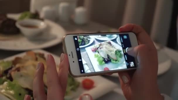 Girl photographs food. — Stock Video