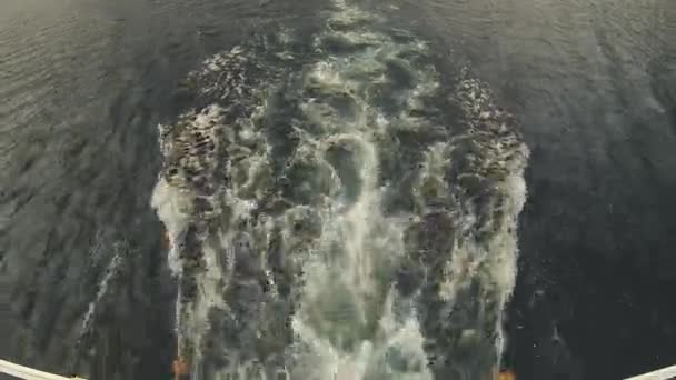 Vista desde la popa de la nave . — Vídeo de stock