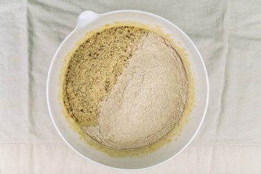 Yer fıstığı ve kepekli un kase