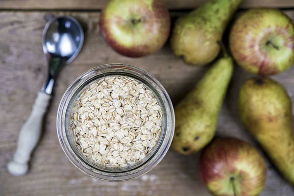 Farinha de aveia e frutas pequeno almoço — Fotografia de Stock