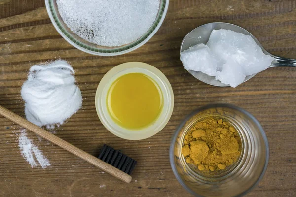 DIY toothpaste with ingredients — Stock Photo, Image
