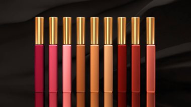 Şişeleri dudak parlatıcısı siyah bir zemin üzerine