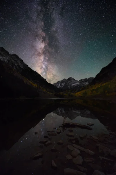 Milky way over Maroon Bells Colorado, Fall — Stock Photo, Image
