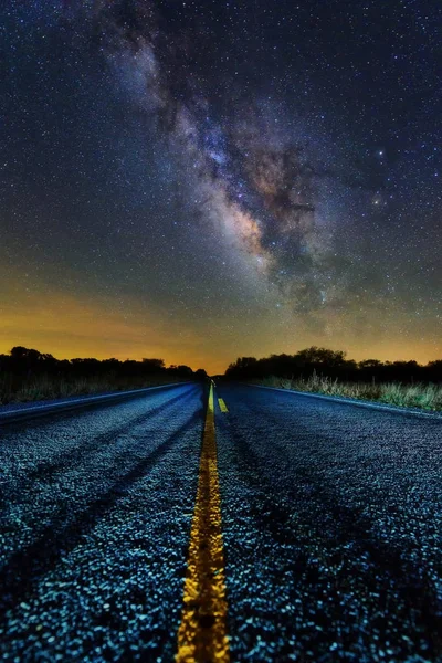 Milky way middle of the road — Stock Photo, Image