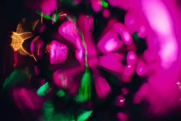 Αφηρημένη φαντασία και φωτεινά ροζ μοβ και πράσινο λάμψη σε ένα κυκλικό σχήμα — Φωτογραφία Αρχείου