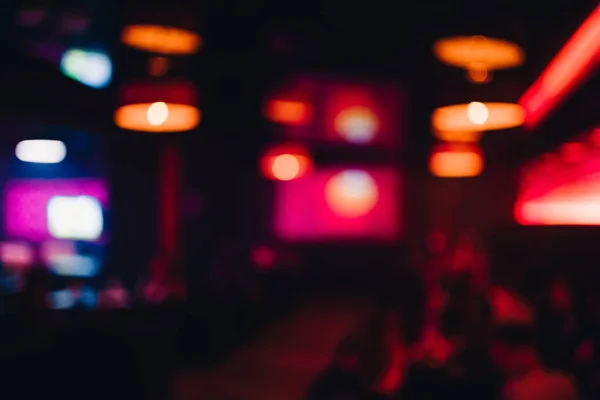 Innenraum eines Nachtclubs mit einem geschmierten und verschwommenen Hintergrund mit — Stockfoto