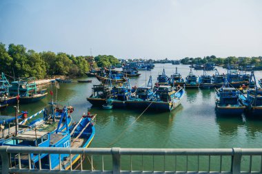 Phan Thiet, Vietnam - Mart, 2017 yaklaşık: balıkçı tekneleri Phan Thiet Phu Hai Nehri üzerinde