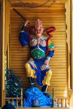 Da Lat, Vietnam - 9 Şubat 2017: Van Hanh Pagoda Da Lat içinde altın Buddha Tapınağı iç