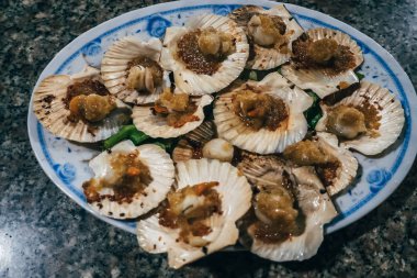 Sarımsak soslu istiridye