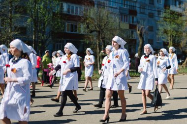 Vichuga, Rusya - 9 Mayıs 2015: Parade zafer İkinci Dünya Savaşı, Rusya'nın onuruna
