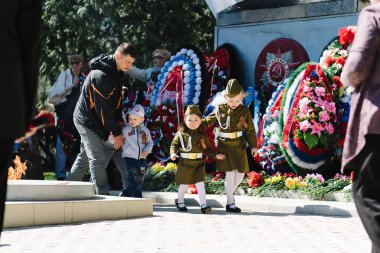 Vichuga, Rusya - 9 Mayıs 2015: Parade zafer İkinci Dünya Savaşı, Rusya'nın onuruna