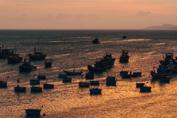 Barcos tradicionales para la pesca marítima en Vietnam en Mui Ne — Foto de Stock