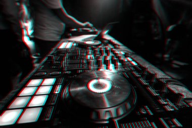 elektronik müzik karıştırma için profesyonel DJ denetleyici