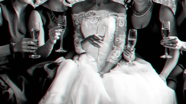 Bride and happy girlfriends with glasses of wine in their hands clink and celebrate at wedding party — Stock Photo, Image