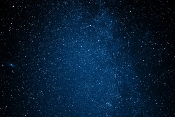 2020年经典蓝色。 星夜的天空 — 图库照片
