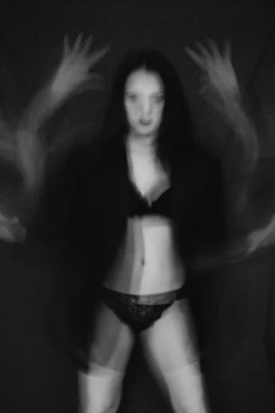 精神障害を持つ裸の女の子の肖像画 — ストック写真