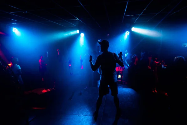 Artist with a microphone performs on the stage of a nightclub — 스톡 사진