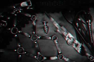 deri kırbaç, choker, kemer ve Metal anal fiş Bdsm seks için