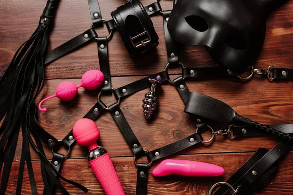 Ensemble de jouets sexuels féminins pour la masturbation et l'orgasme. Vibromasseur et balles vaginales — Photo