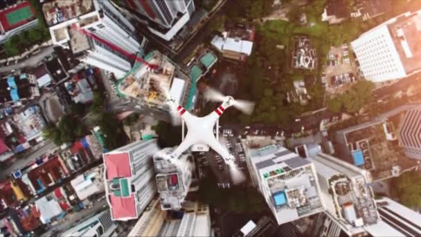 Drone vlucht boven de grote stad. Animatie van de drone flighting. — Stockvideo