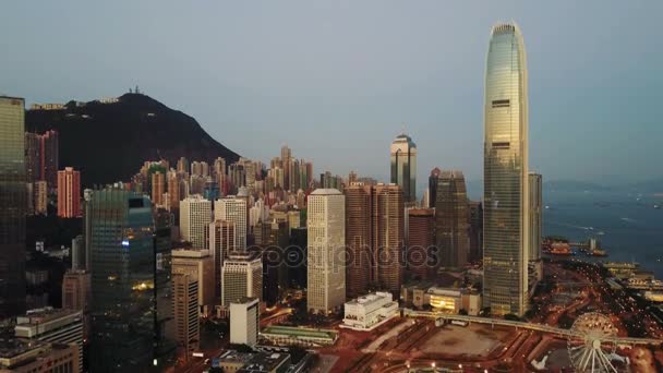 Luchtfoto van Hong Kong stad in de vroege ochtend tijd. — Stockvideo