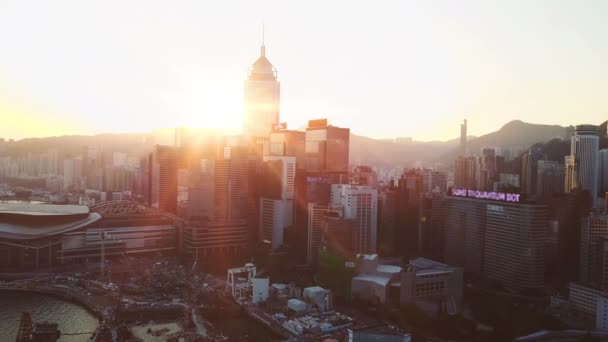Luchtfoto van Hong Kong stad in de vroege ochtend tijd. — Stockvideo