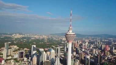 Kuala lumpur cityscape hava görünümünü. Asya scyscrapers dron video. Tüm Logotype bulanık.