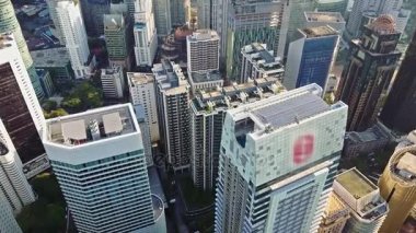 Kuala lumpur cityscape hava görünümünü. Asya scyscrapers dron video. Tüm Logotype bulanık.