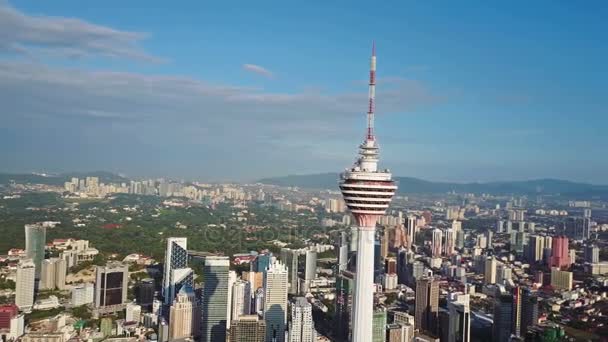 Αεροφωτογραφία του αστικό τοπίο της Κουάλα Λουμπούρ. Drone βίντεο της Ασίας scyscrapers. Θολή όλα τα λογότυπα. — Αρχείο Βίντεο
